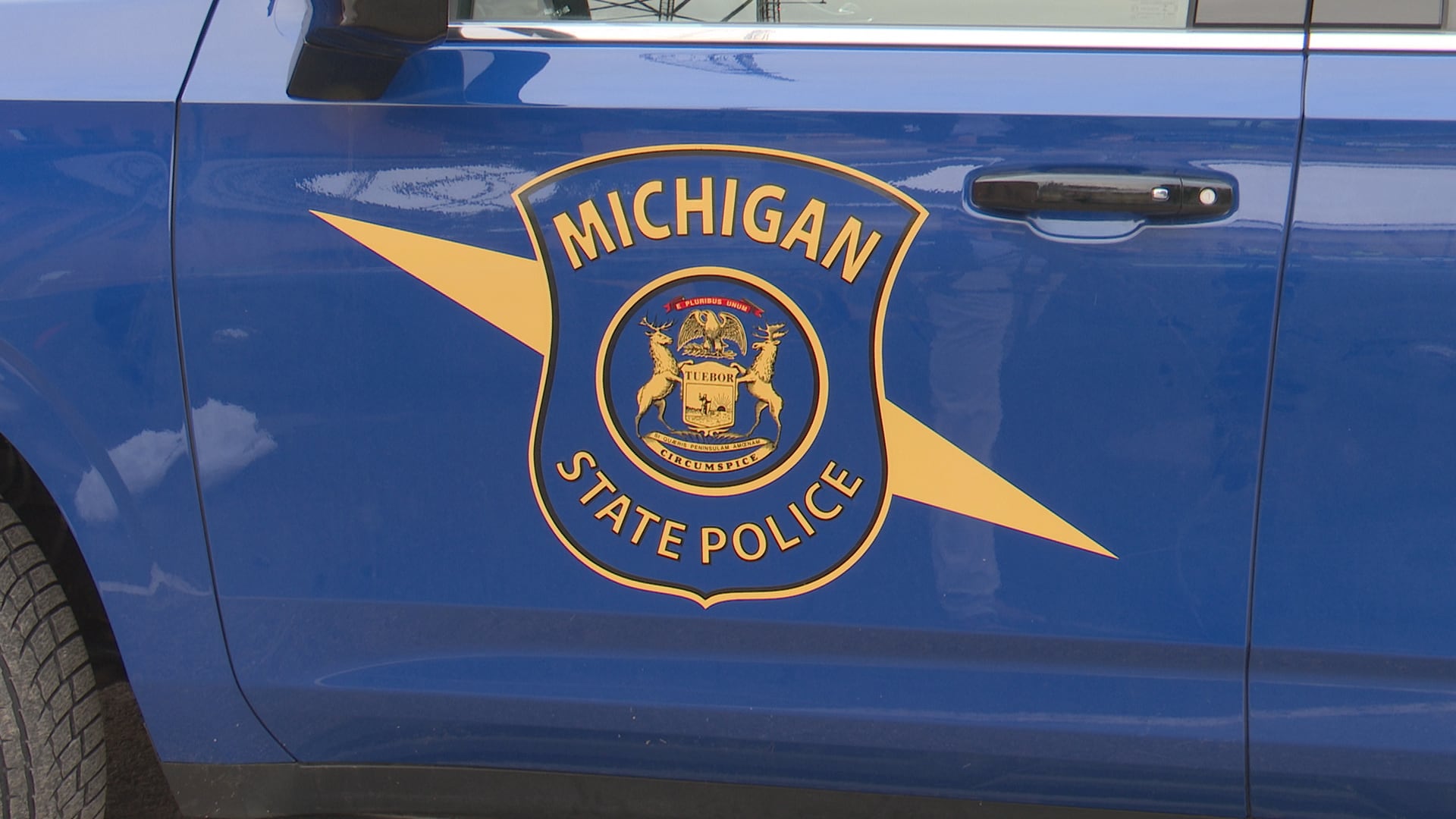 ‘Serious’ injuries reported in crash that closes Lansing Road in Eaton County