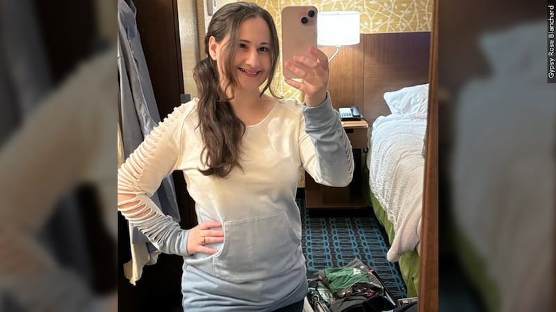 Gypsy Rose Blanchard is getting cosmetic surgery after divorce, report says Gypsy Rose Blanchard is getting cosmetic surgery after divorce, report says