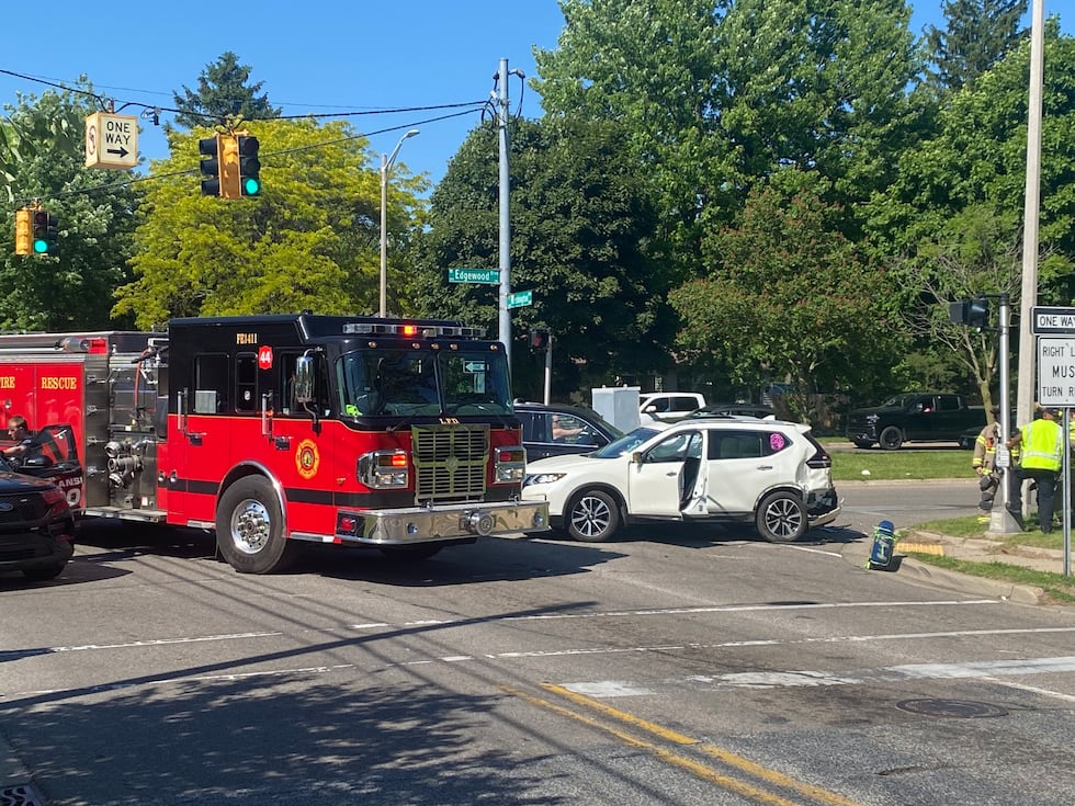 Crews respond to 3-vehicle crash in Lansing Friday afternoon