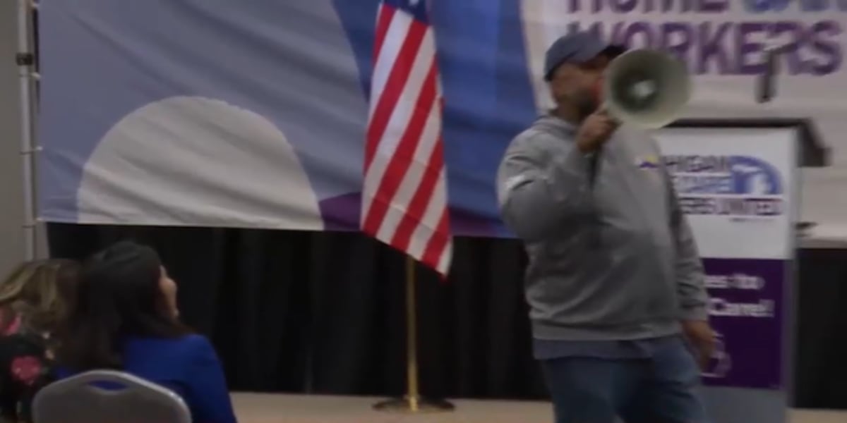 Home care workers celebrate right to unionize, prepare to sit at the bargaining table Home care workers celebrate right to unionize, prepare to sit at the bargaining table